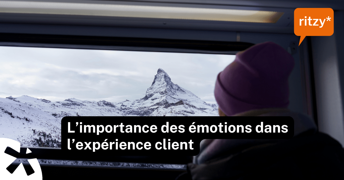 Personne assise dans un train regardant le Cervin à travers une fenêtre, illustrant l’importance des émotions dans l’expérience client et la formation continue en hôtellerie proposée par ritzy*.