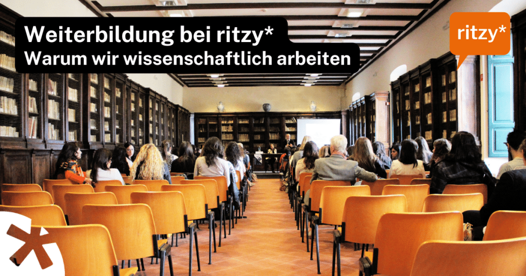 Weiterbildungssituation bei ritzy*: Teilnehmende sitzen in einem Seminarraum und folgen einer Weiterbildung, die auf wissenschaftlich fundierten Lernkonzepten basiert.