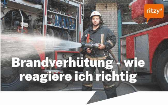 Feuerwehrmann beim Löschen